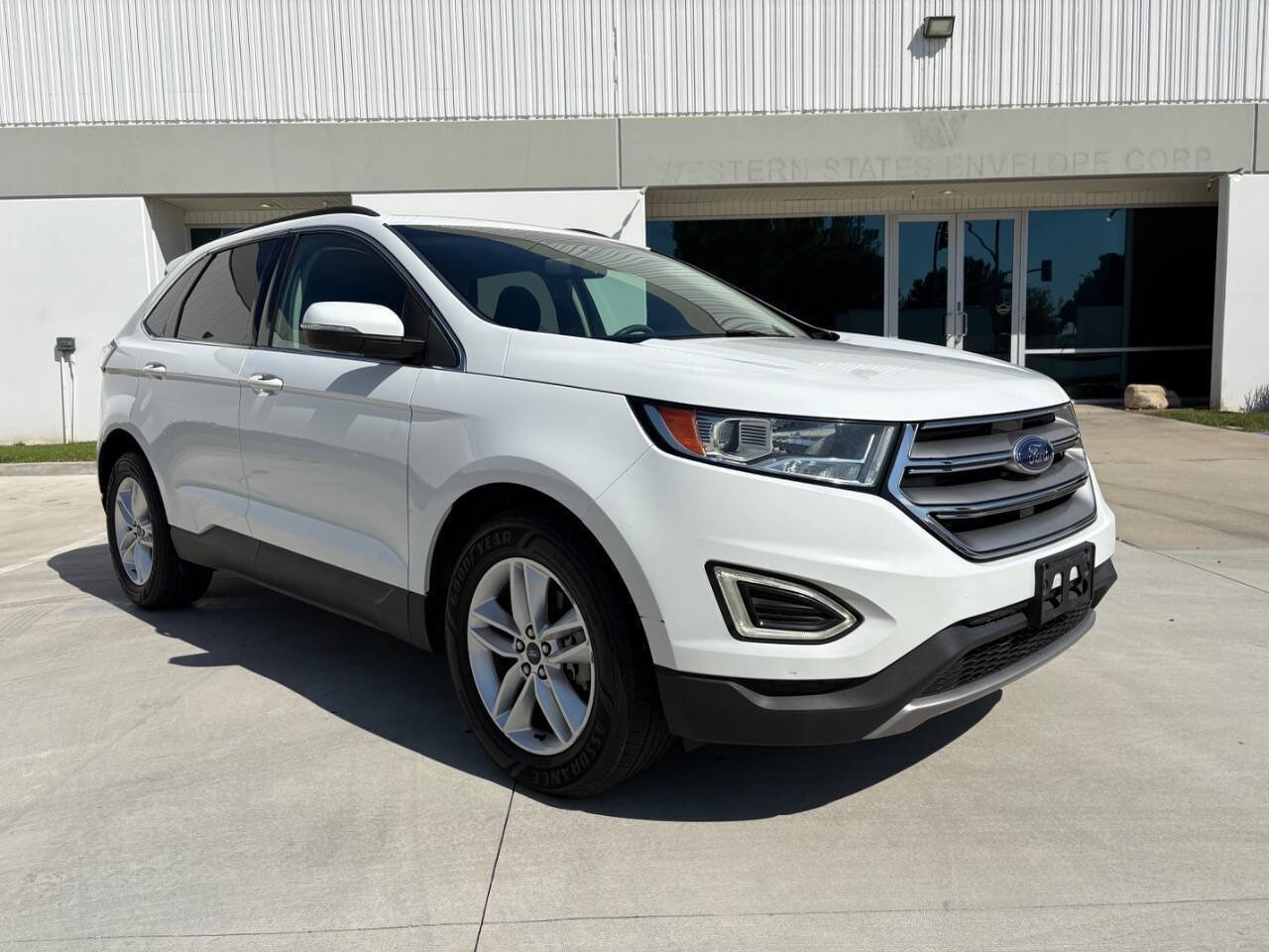 Used 2015 Ford Edge SEL image 3