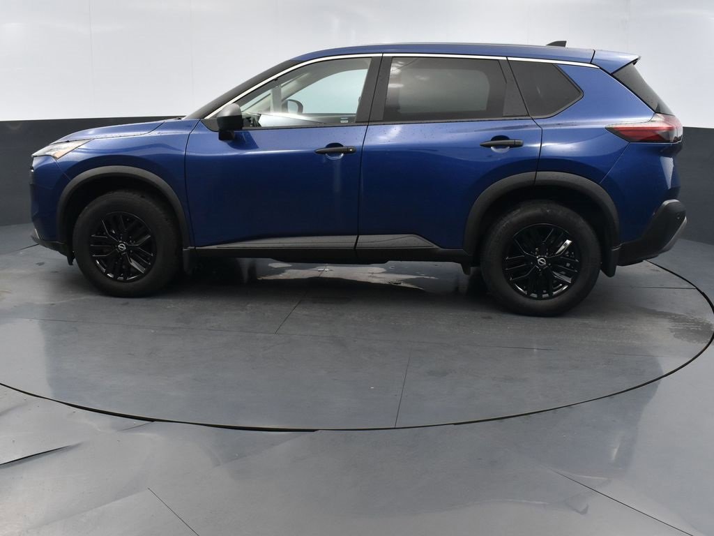 Used 2023 Nissan Rogue S image 2