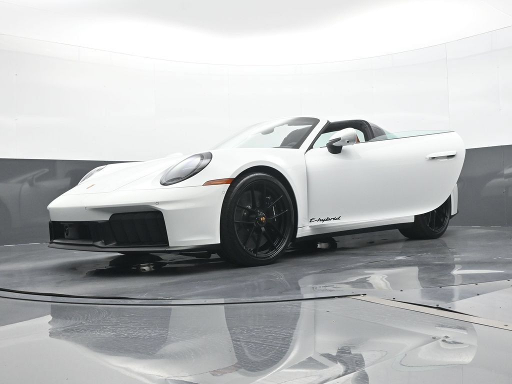 Certified 2026 Porsche 911 Targa 4 GTS AWD/4WD image 28