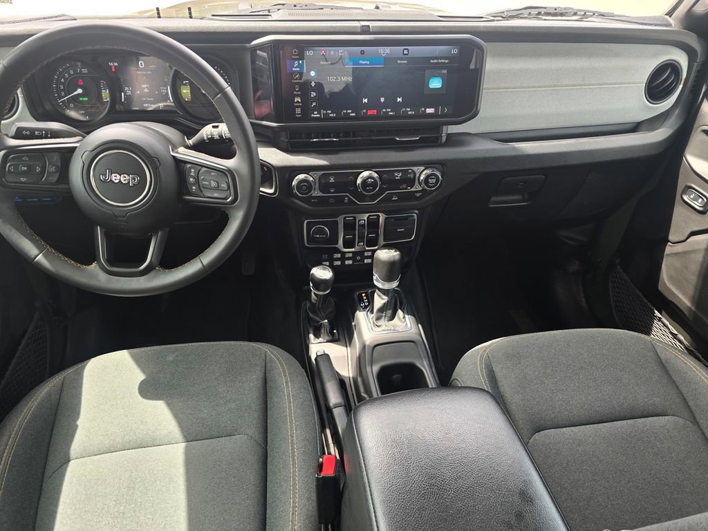 Used 2024 Jeep Wrangler Unlimited AWD/4WD image 13