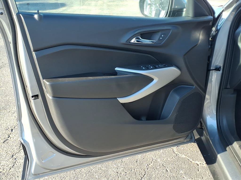 New 2026 Chevrolet Trax LS w/ LS Convenience Package FWD image 15