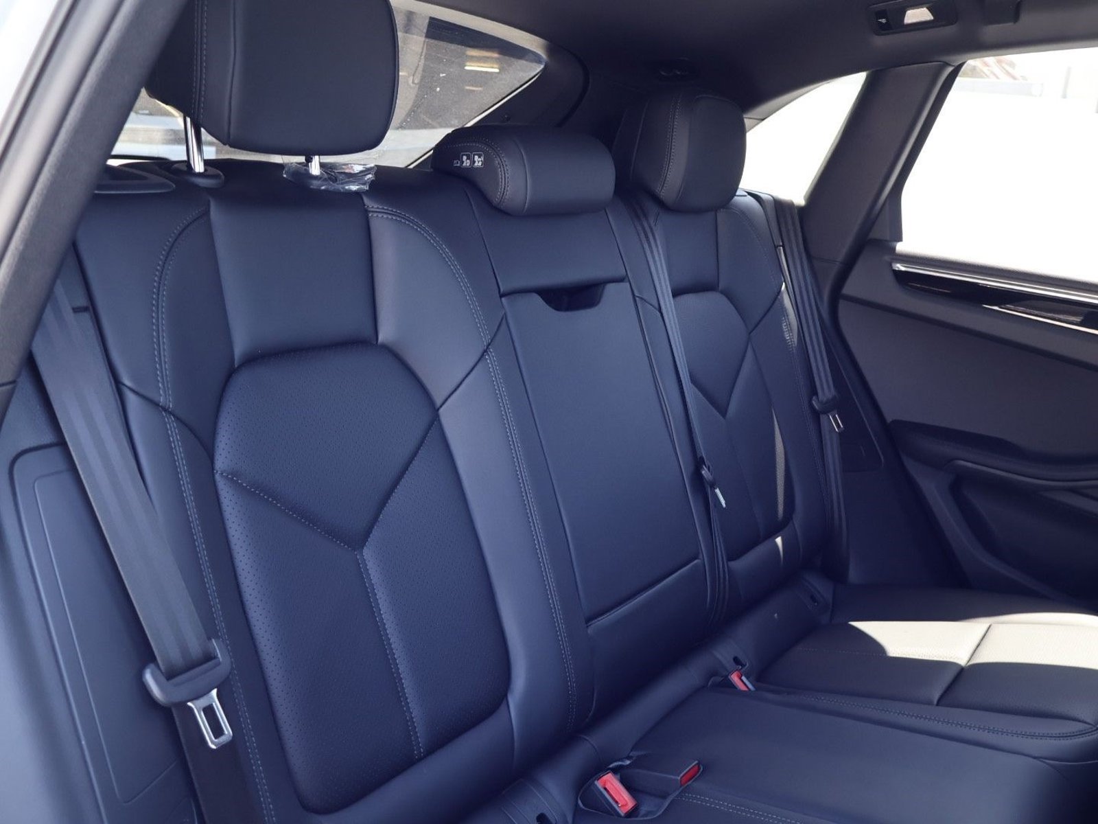New 2026 Porsche Macan AWD/4WD image 23