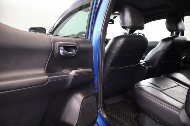 Used 2017 Toyota Tacoma TRD Off-Road w/ Premium & Technology Package image 29