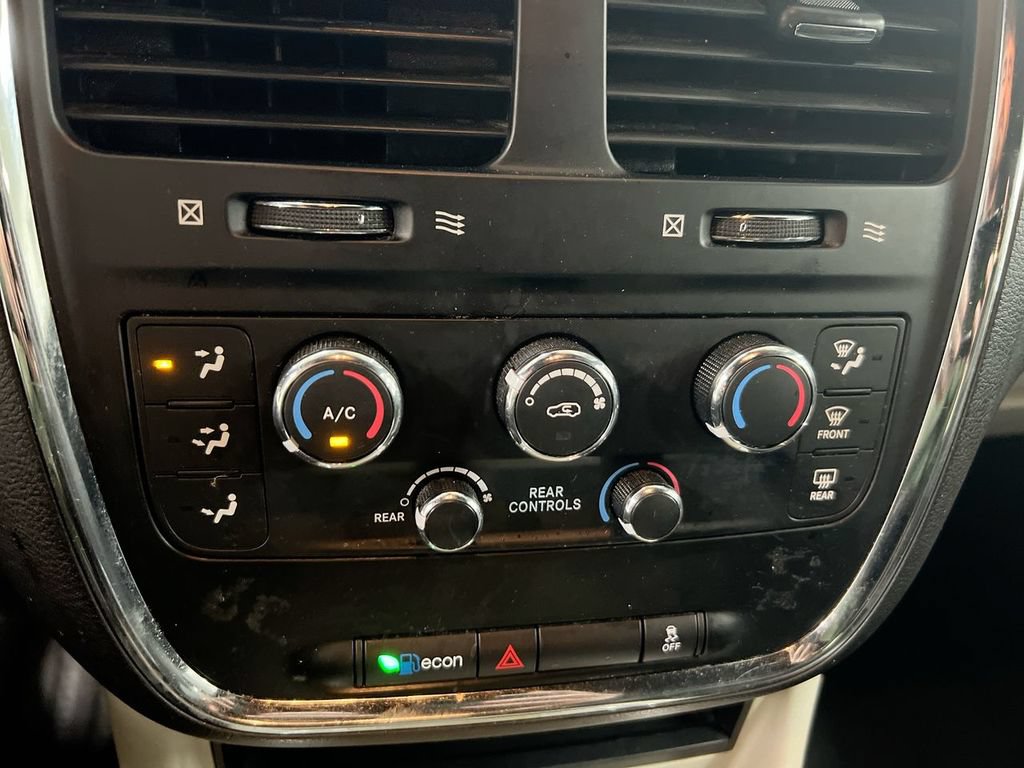 Used 2019 Dodge Grand Caravan SXT FWD image 16