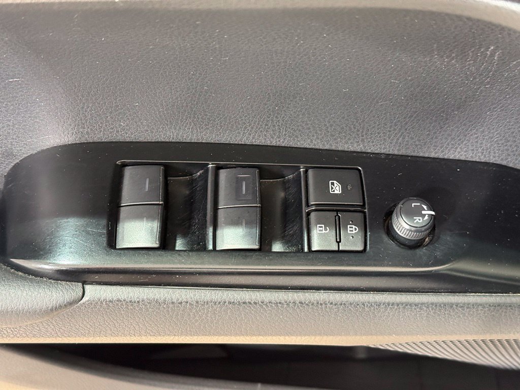Used 2025 Toyota Camry SE FWD image 15