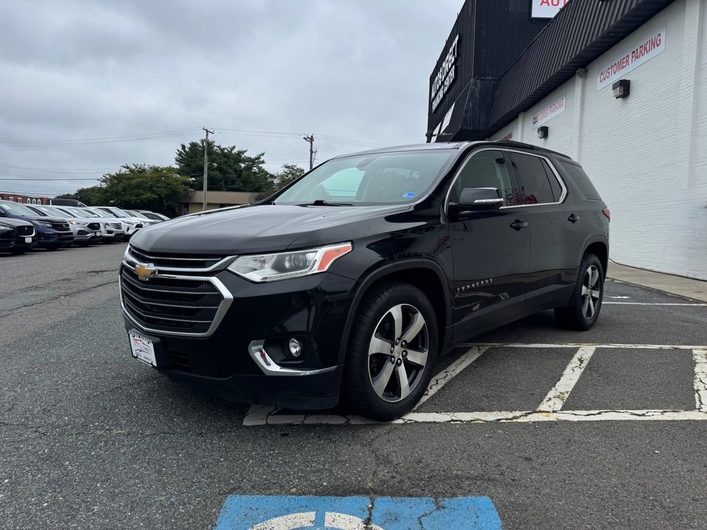 Used 2019 Chevrolet Traverse LT w/ LT Premium Package AWD/4WD image 3