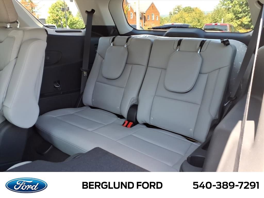 Used 2025 Ford Explorer Active w/ Active Comfort Package image 8