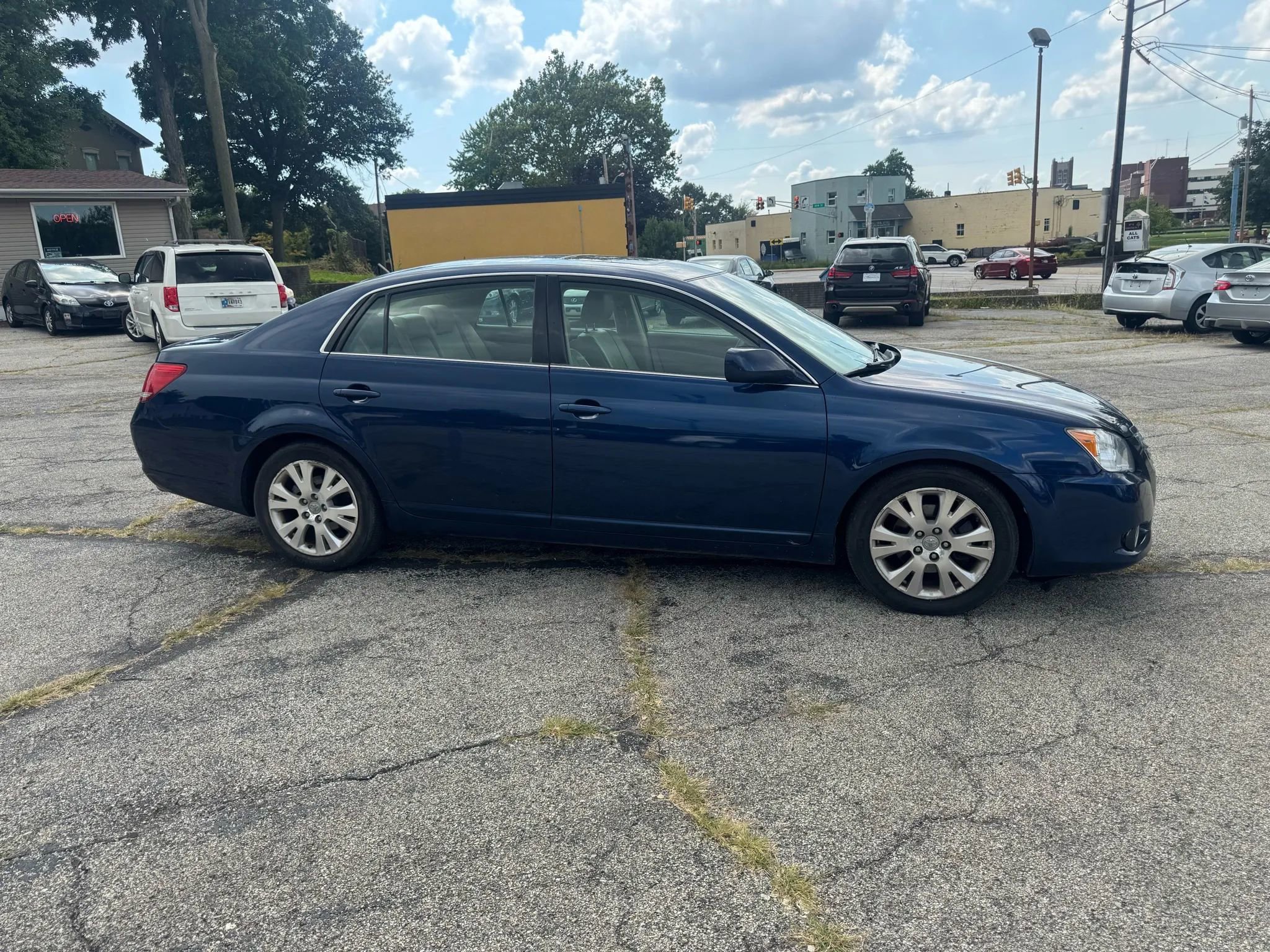 Used 2008 Toyota Avalon XL image 4
