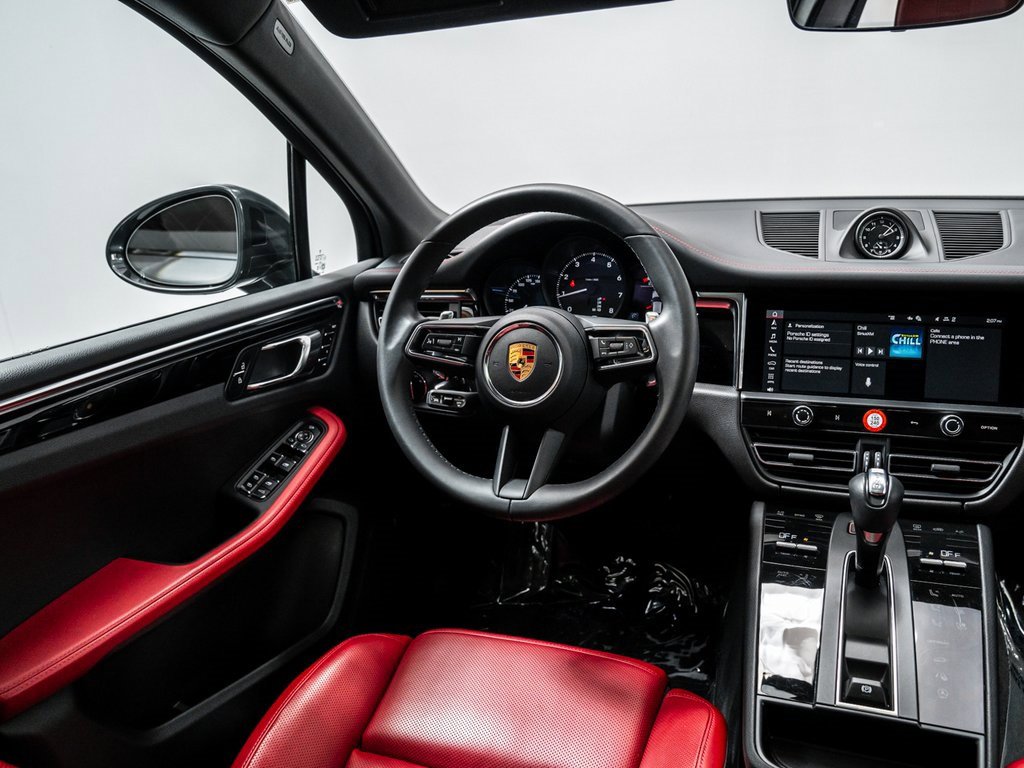 Used 2025 Porsche Macan image 22