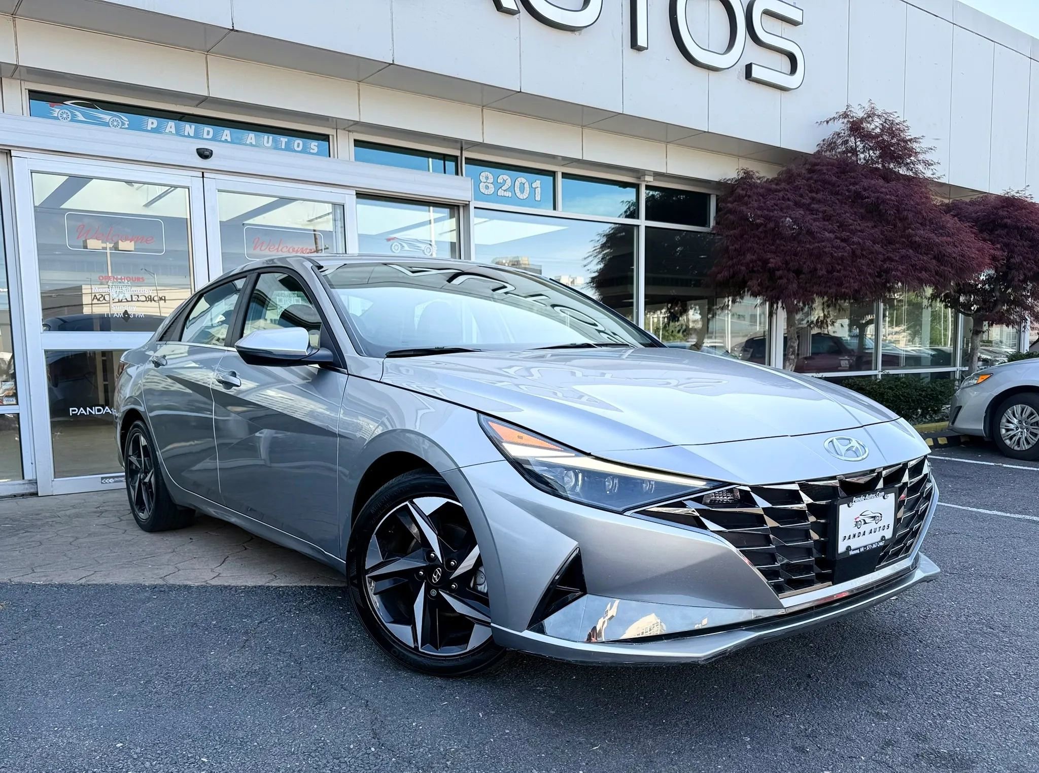Used 2021 Hyundai Elantra Limited w/ Cargo Package FWD image 1