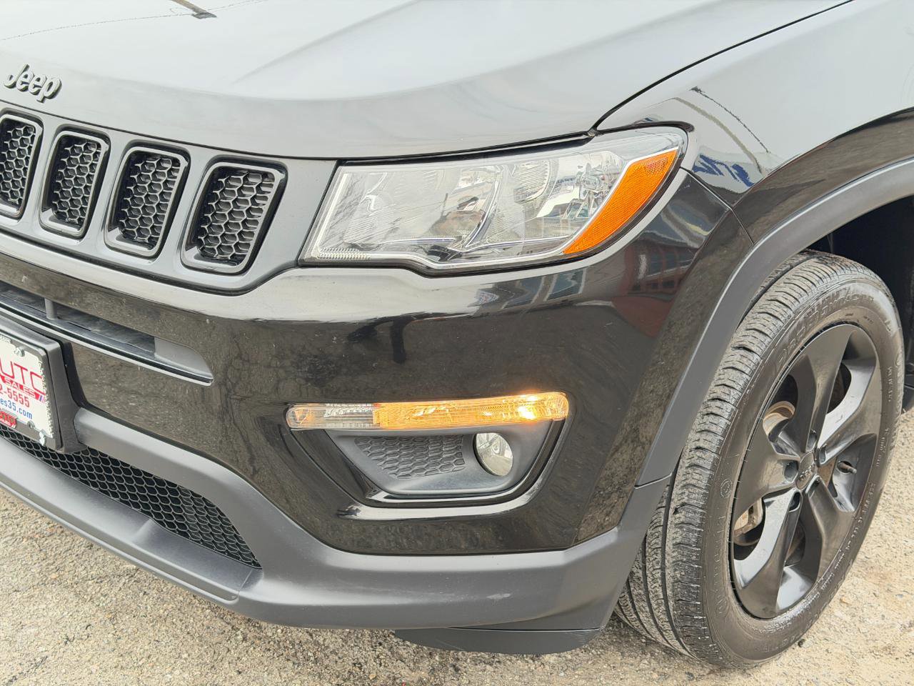 Used 2019 Jeep Compass Latitude image 9