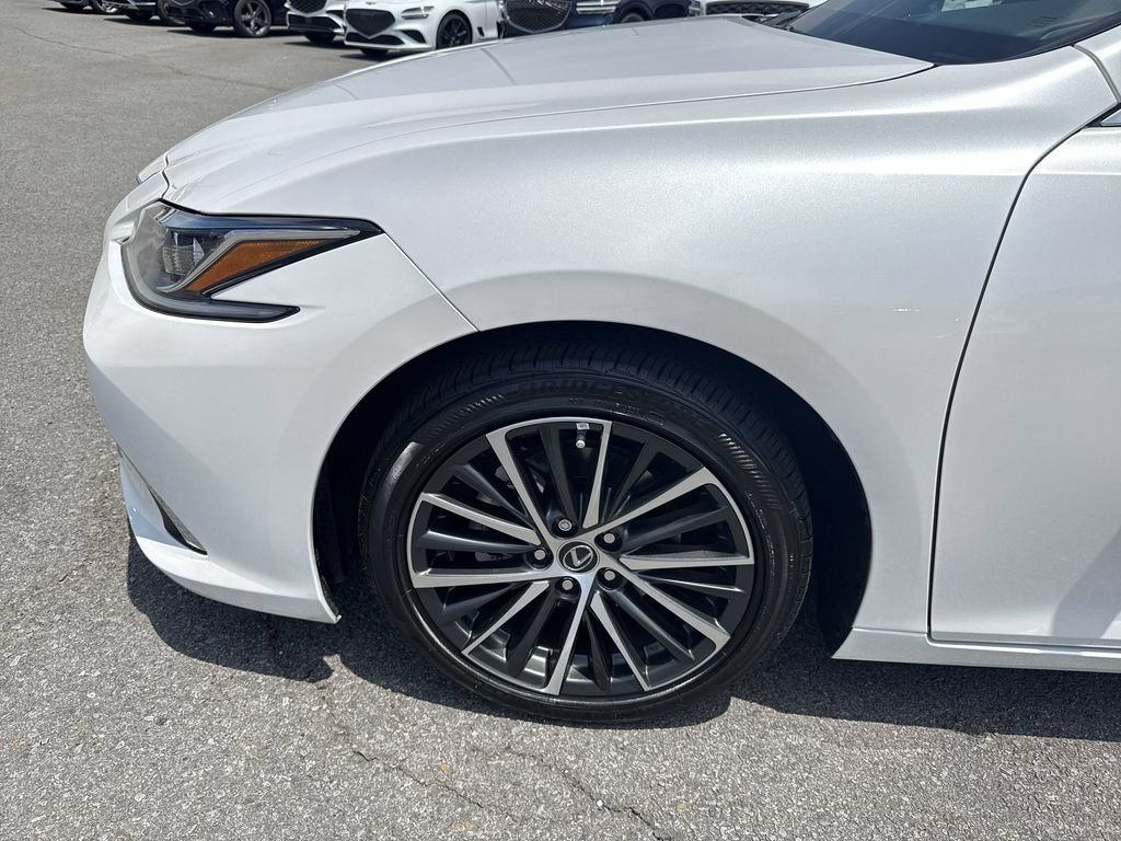Used 2025 Lexus ES 300h w/ Premium Package FWD image 16