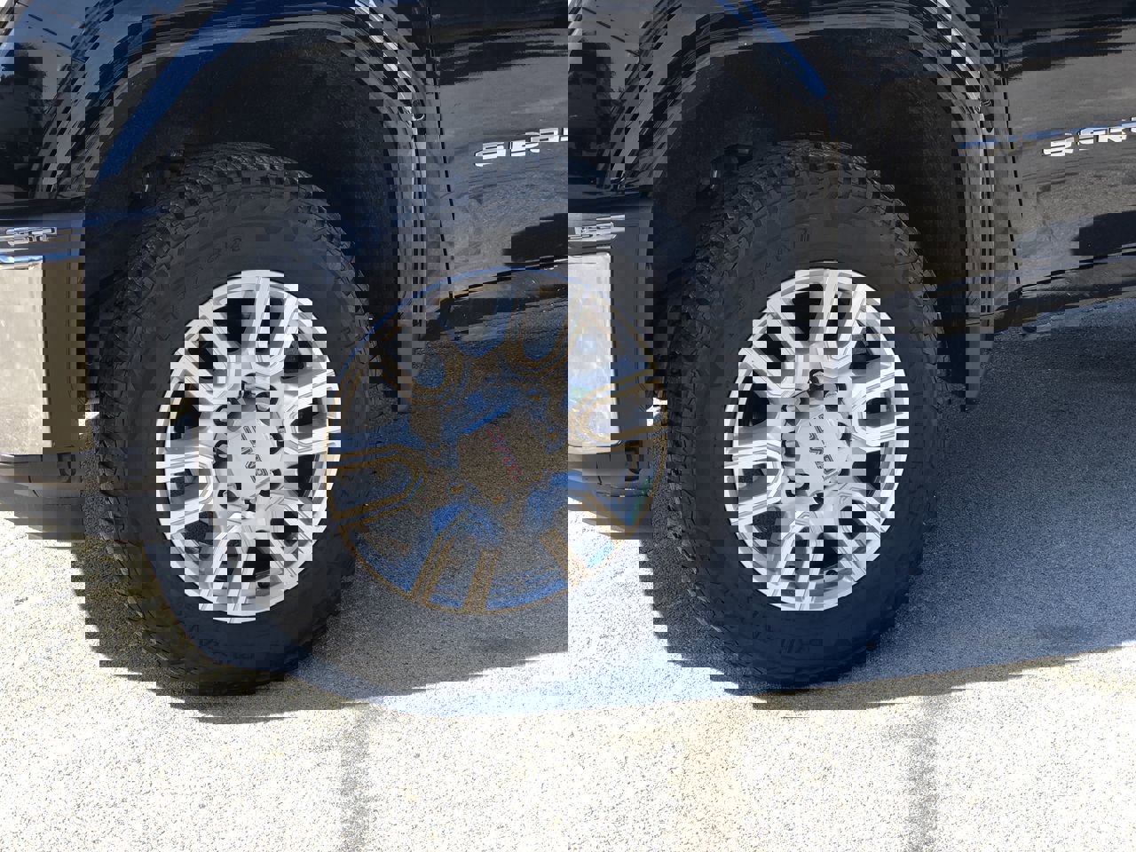 Used 2024 GMC Sierra 2500 SLT w/ SLT Convenience Package image 2