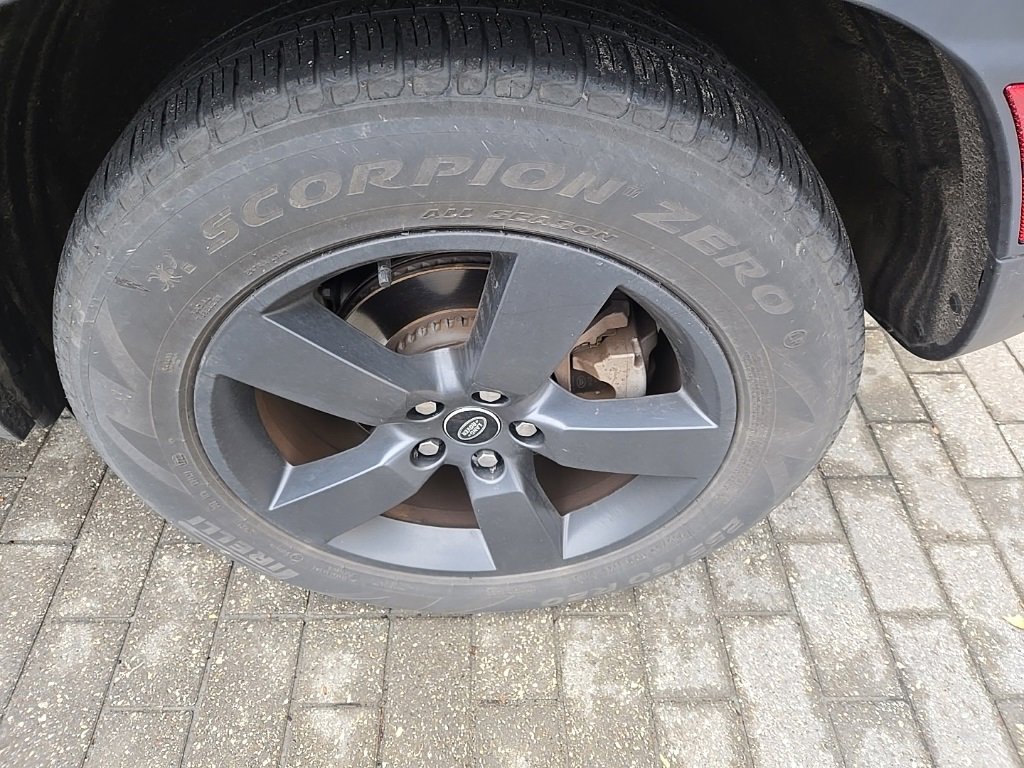 Used 2023 Land Rover Defender 110 S image 9