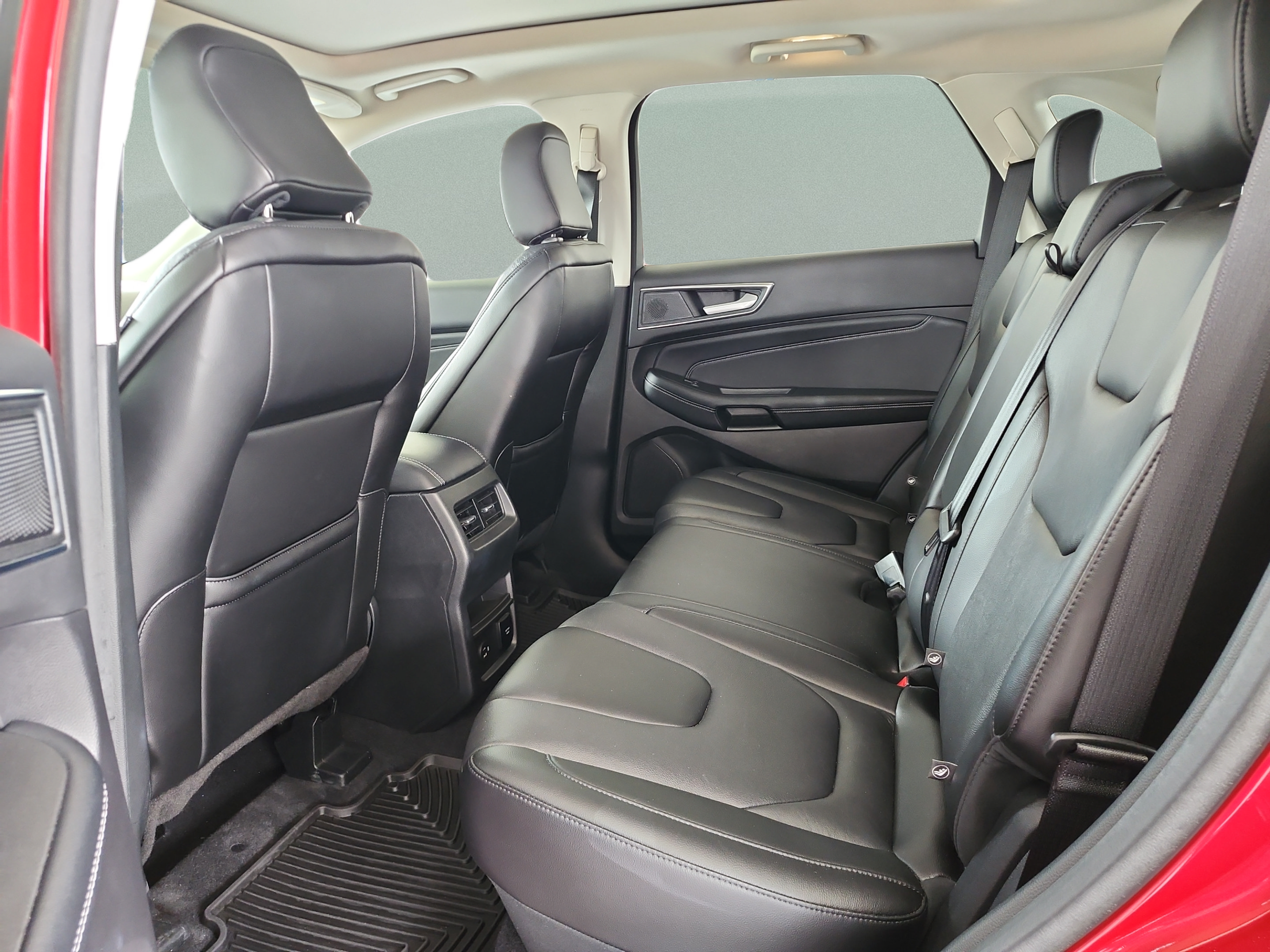 Used 2021 Ford Edge Titanium FWD image 17