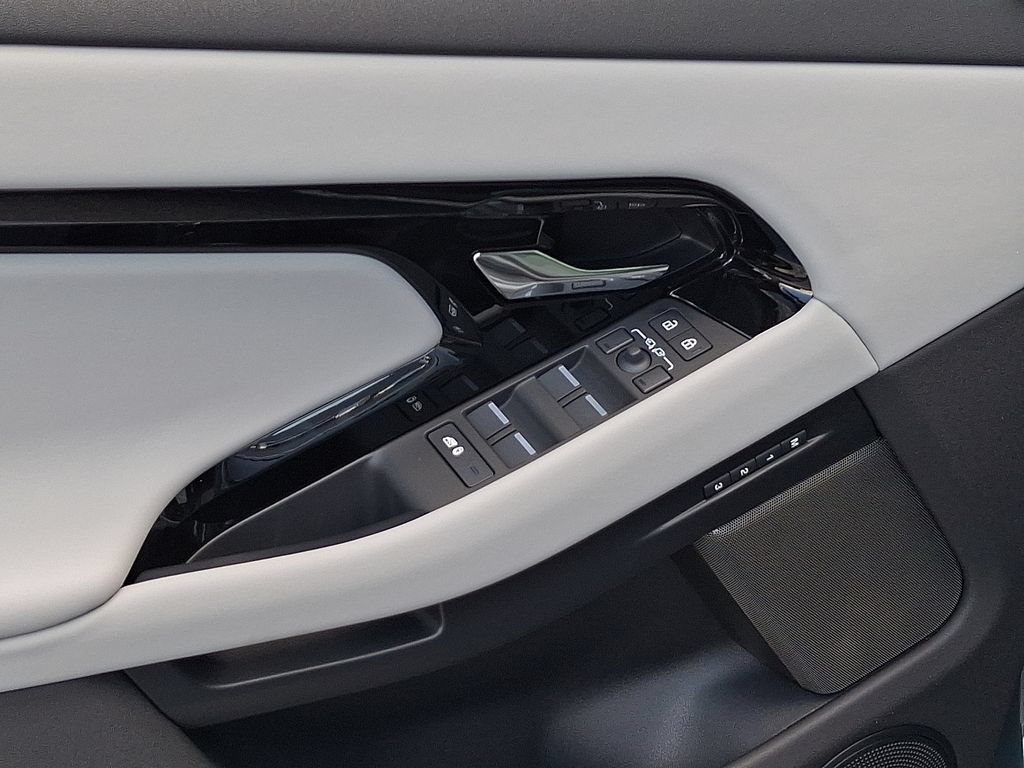 New 2026 Land Rover Range Rover Evoque Hoxton AWD/4WD image 8