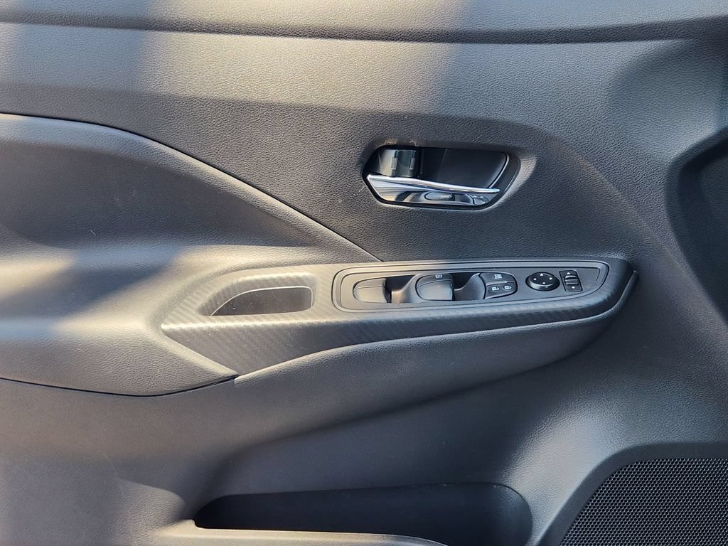 Used 2025 Nissan Versa SV FWD image 23