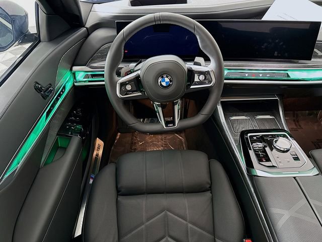 Used 2025 BMW 760i xDrive AWD/4WD image 24