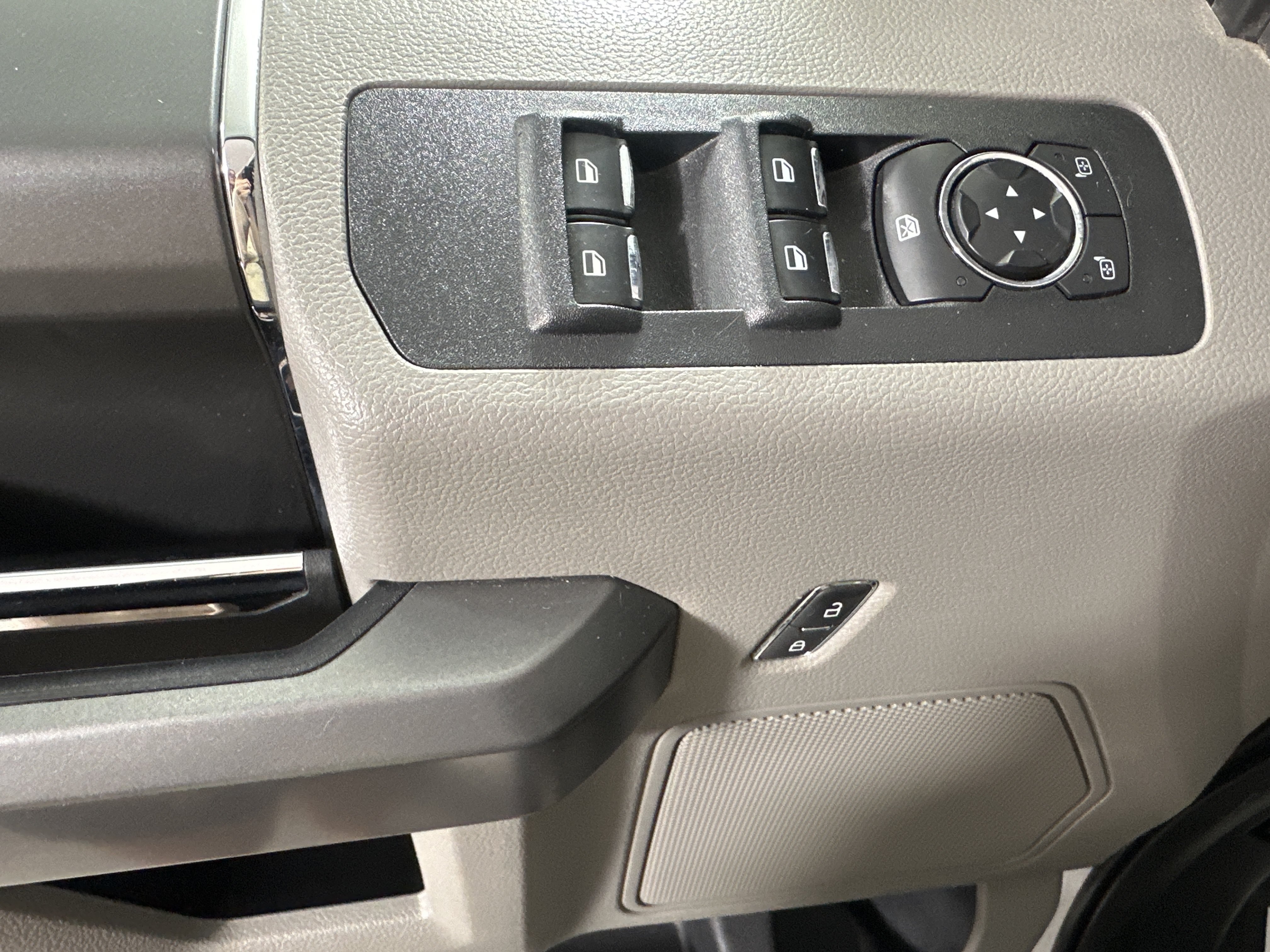 Used 2018 Ford F150 XLT w/ Equipment Group 302A Luxury AWD/4WD image 11
