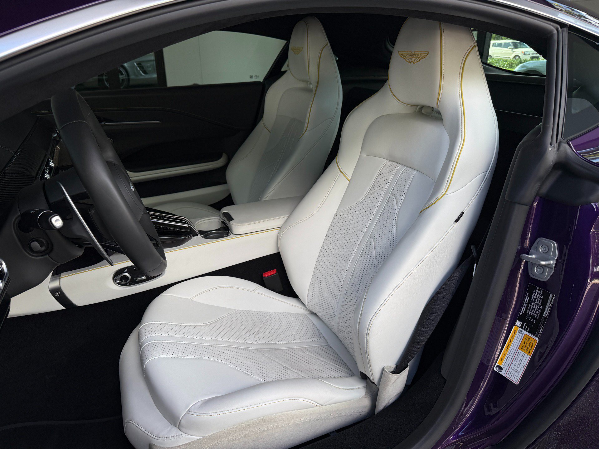 Used 2025 Aston Martin V8 Vantage Coupe RWD image 25