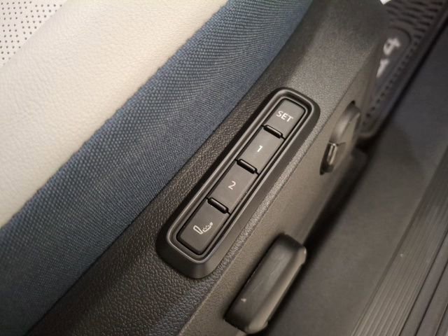 Used 2023 Volkswagen ID.4 Pro S Plus image 33