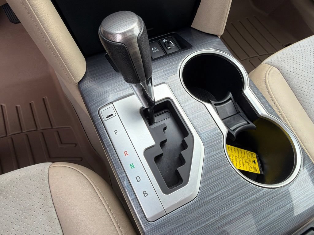 Used 2012 Toyota Camry XLE w/ Leather Pkg FWD image 19