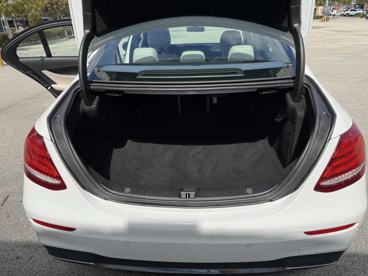 Used 2017 Mercedes-Benz E 300 4MATIC image 22