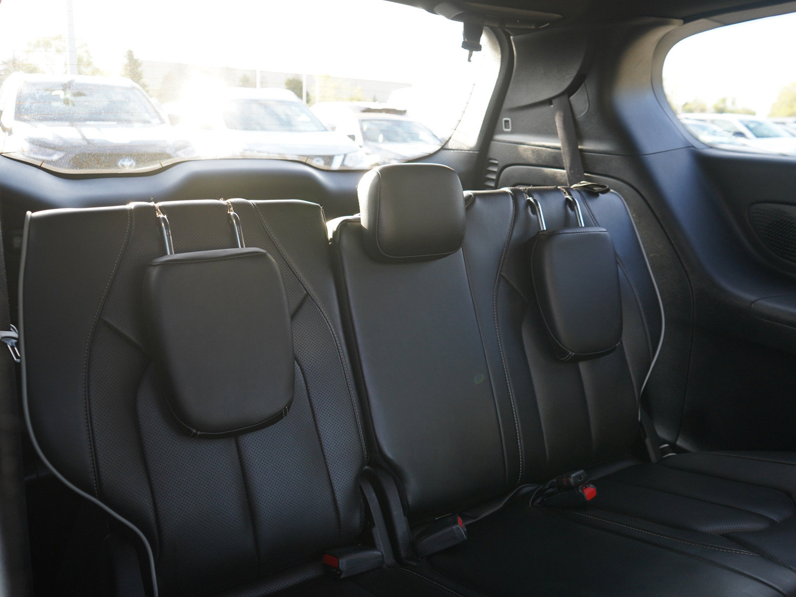 Used 2024 Chrysler Pacifica Premium FWD image 13