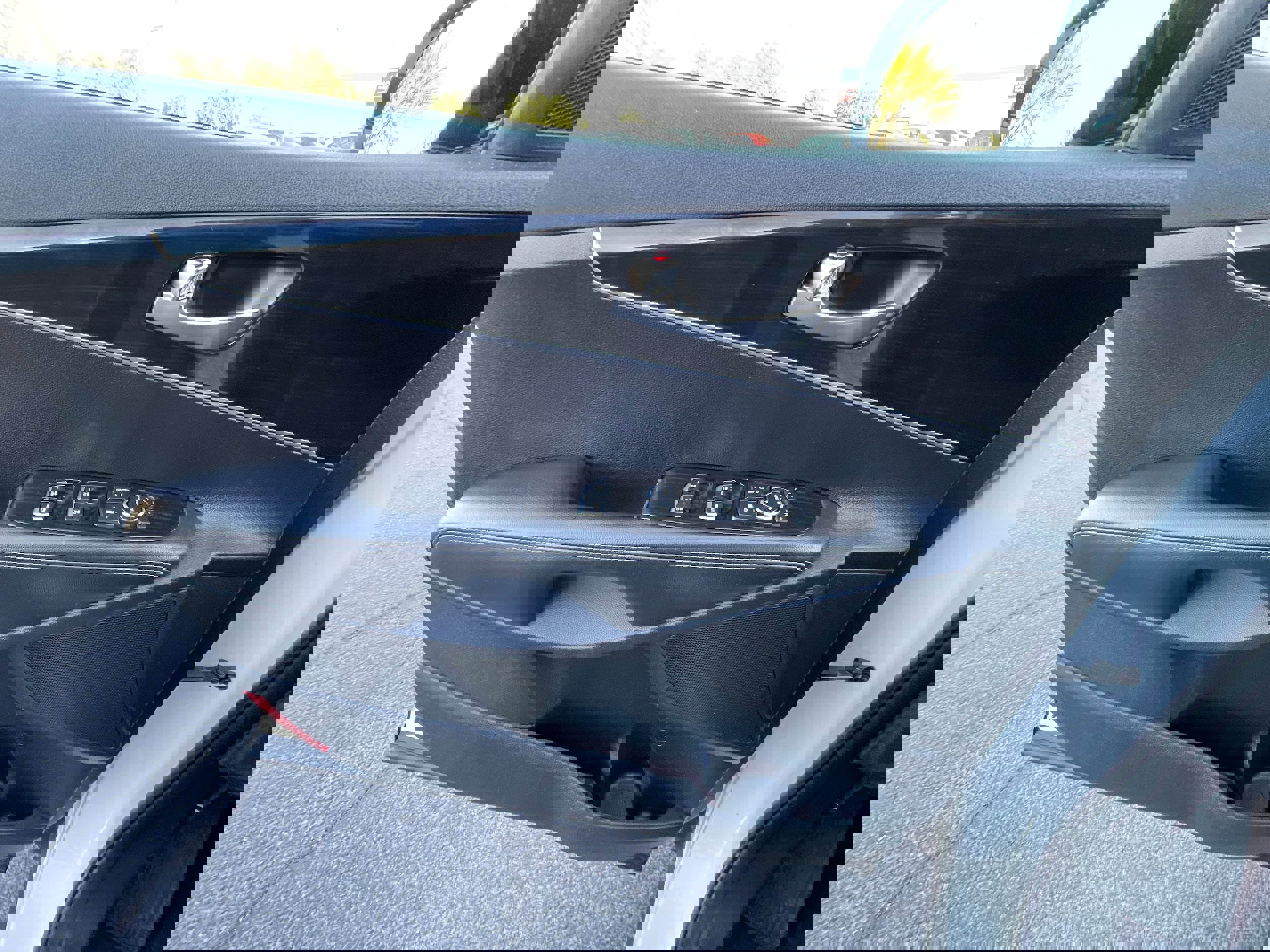 Used 2019 Kia Sorento LX image 12