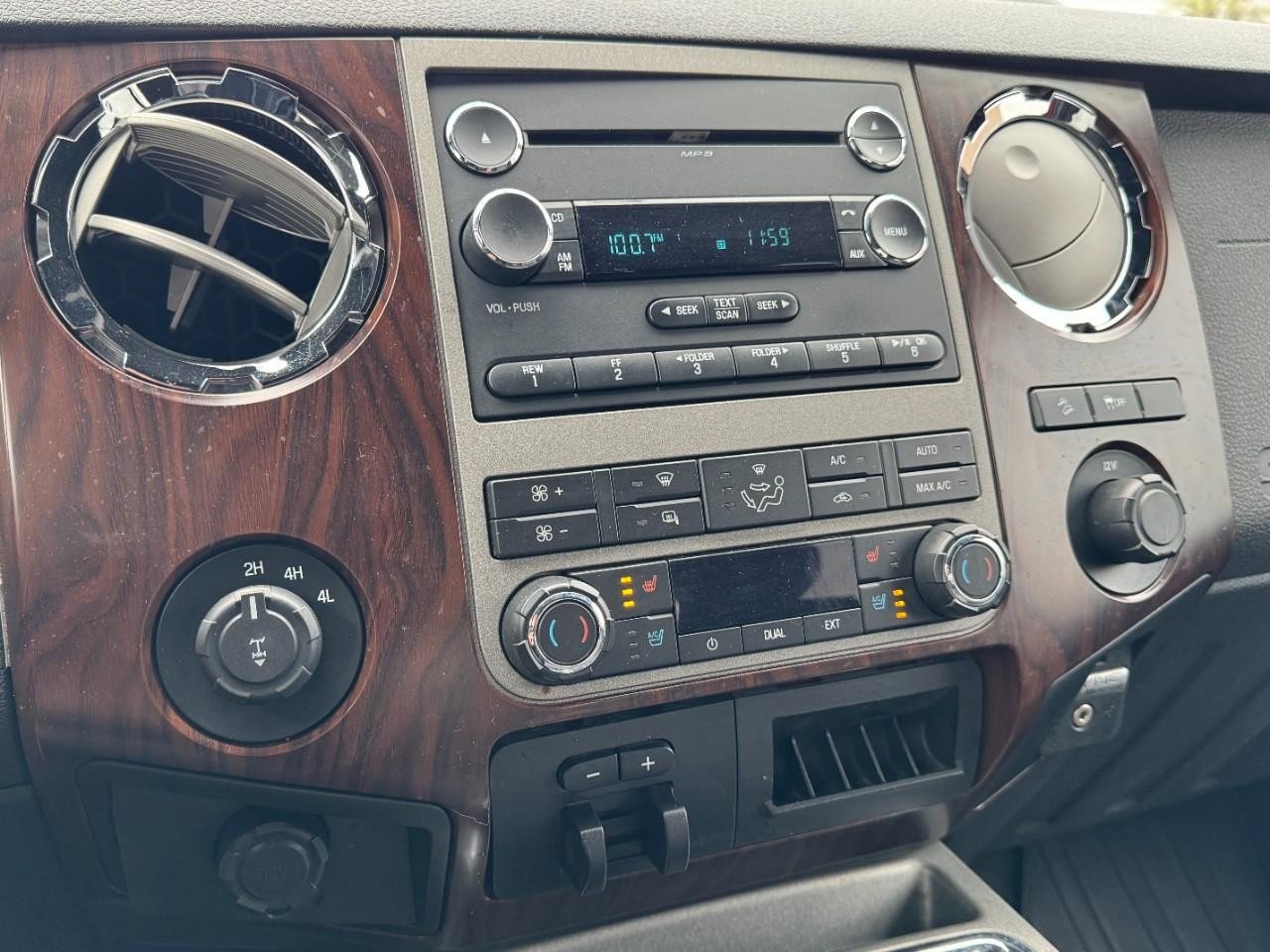 Used 2011 Ford F250 Lariat w/ Lariat Interior Pkg image 19