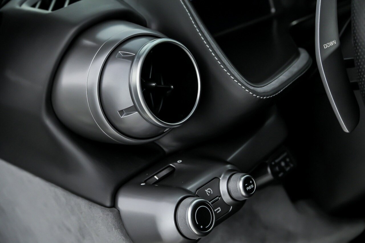 Used 2018 Ferrari 812 Superfast RWD image 24