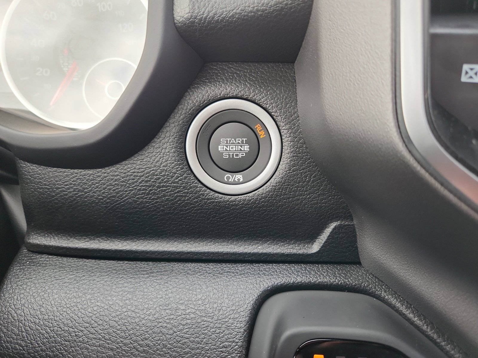 New 2026 RAM 1500 Express AWD/4WD image 17