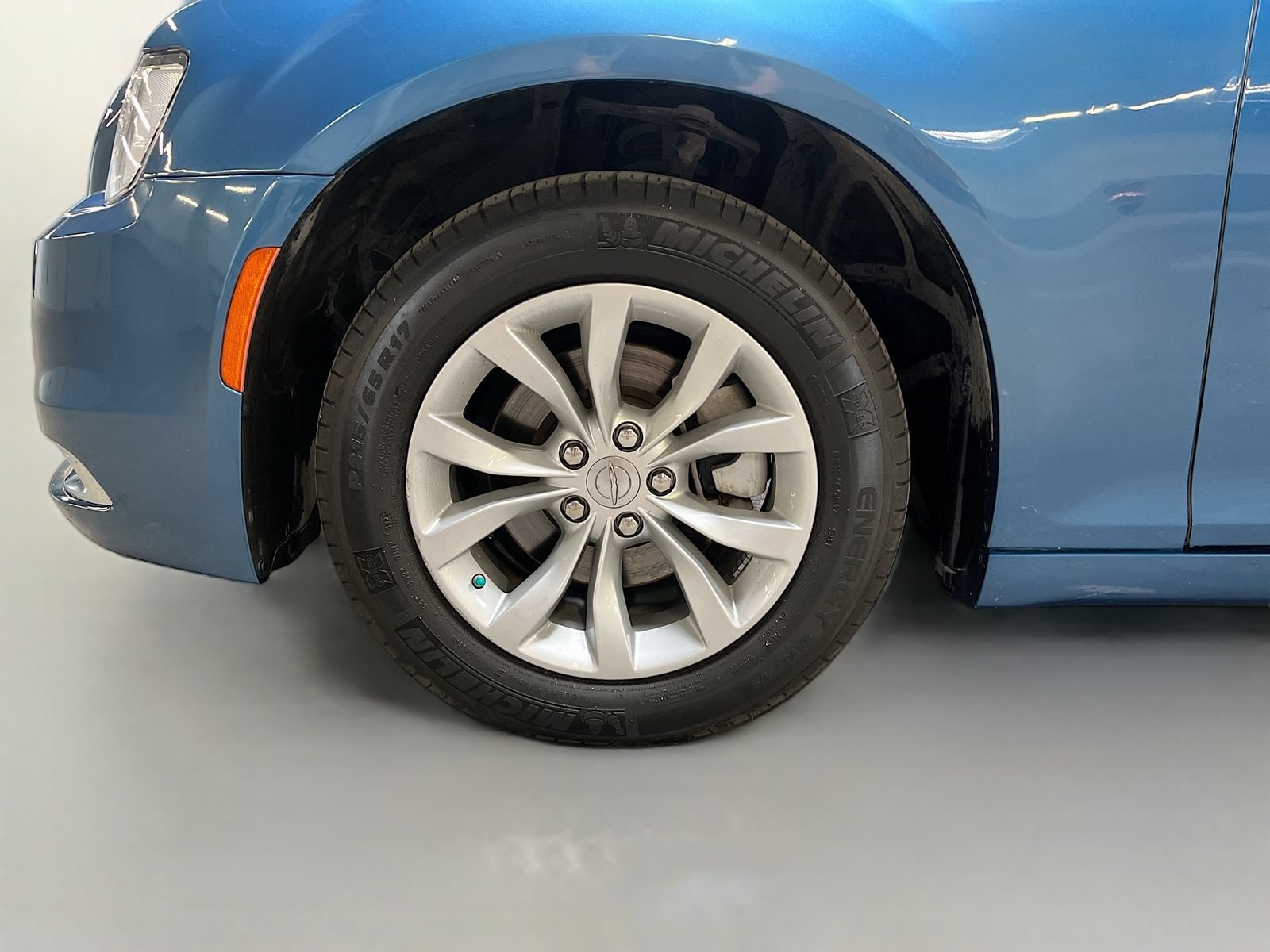 Used 2023 Chrysler 300 Touring RWD image 29