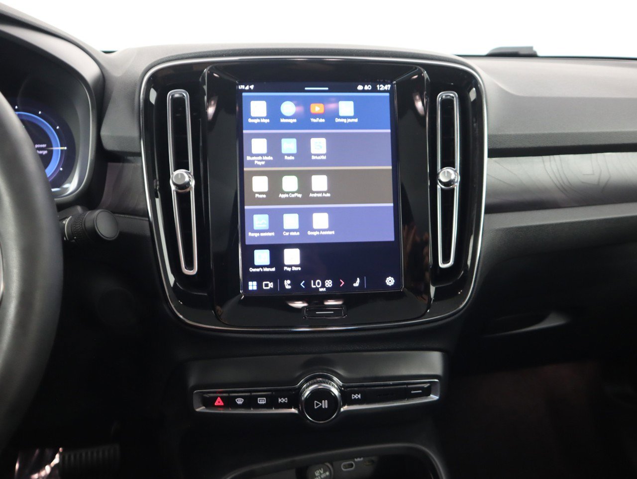 Used 2024 Volvo C40 Recharge Core image 22