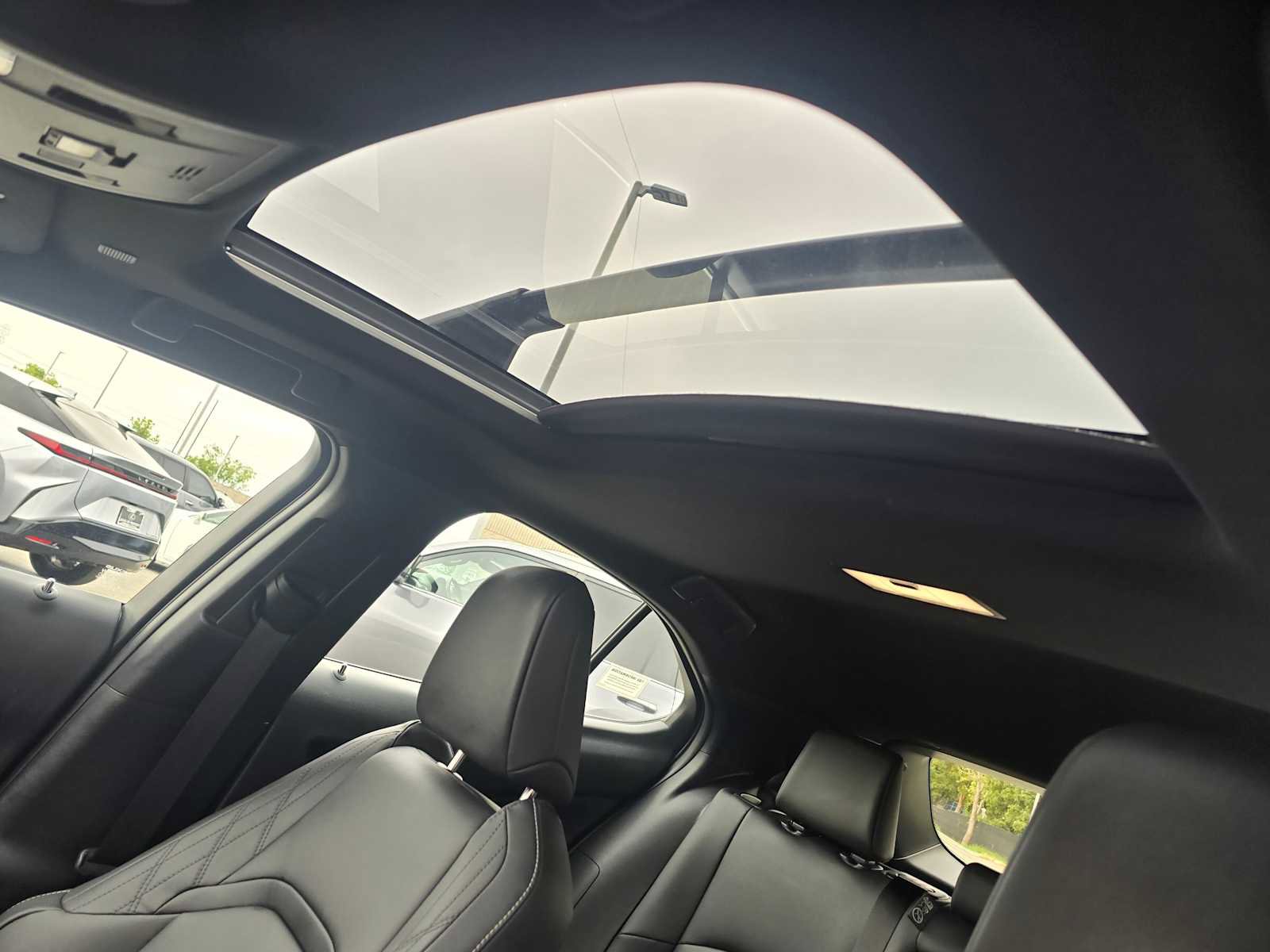 Certified 2025 Lexus UX 300h FWD w/ Accessory Package (Z2) image 25