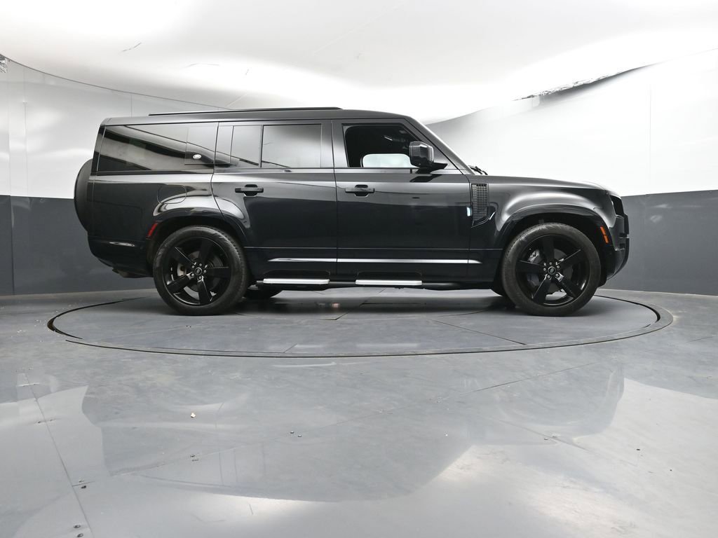 Used 2023 Land Rover Defender 130 X-Dynamic SE image 31