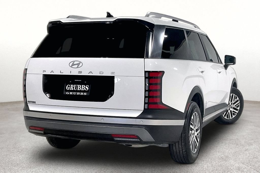 Used 2026 Hyundai Palisade SEL FWD image 2