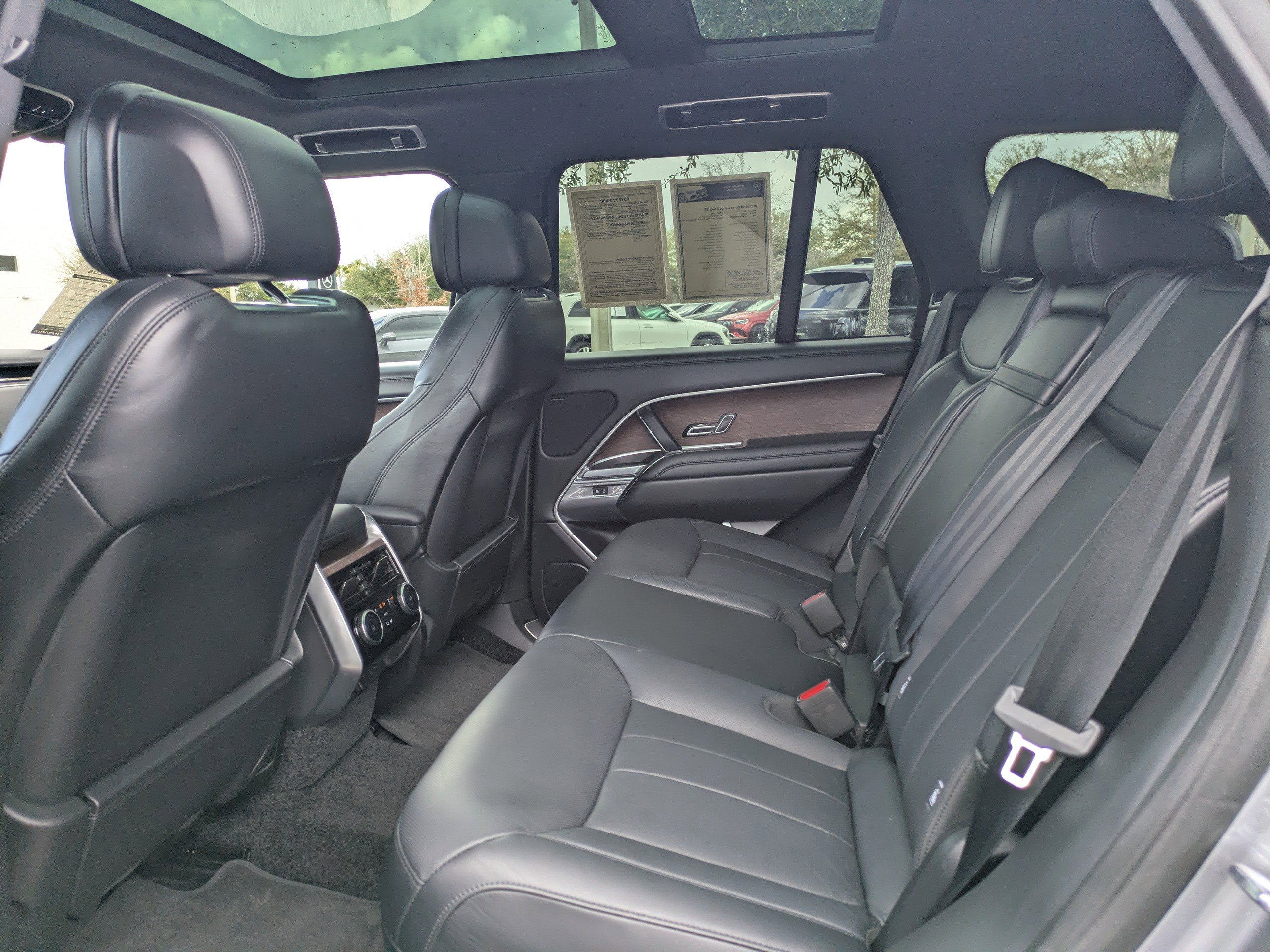 Used 2023 Land Rover Range Rover SE image 14