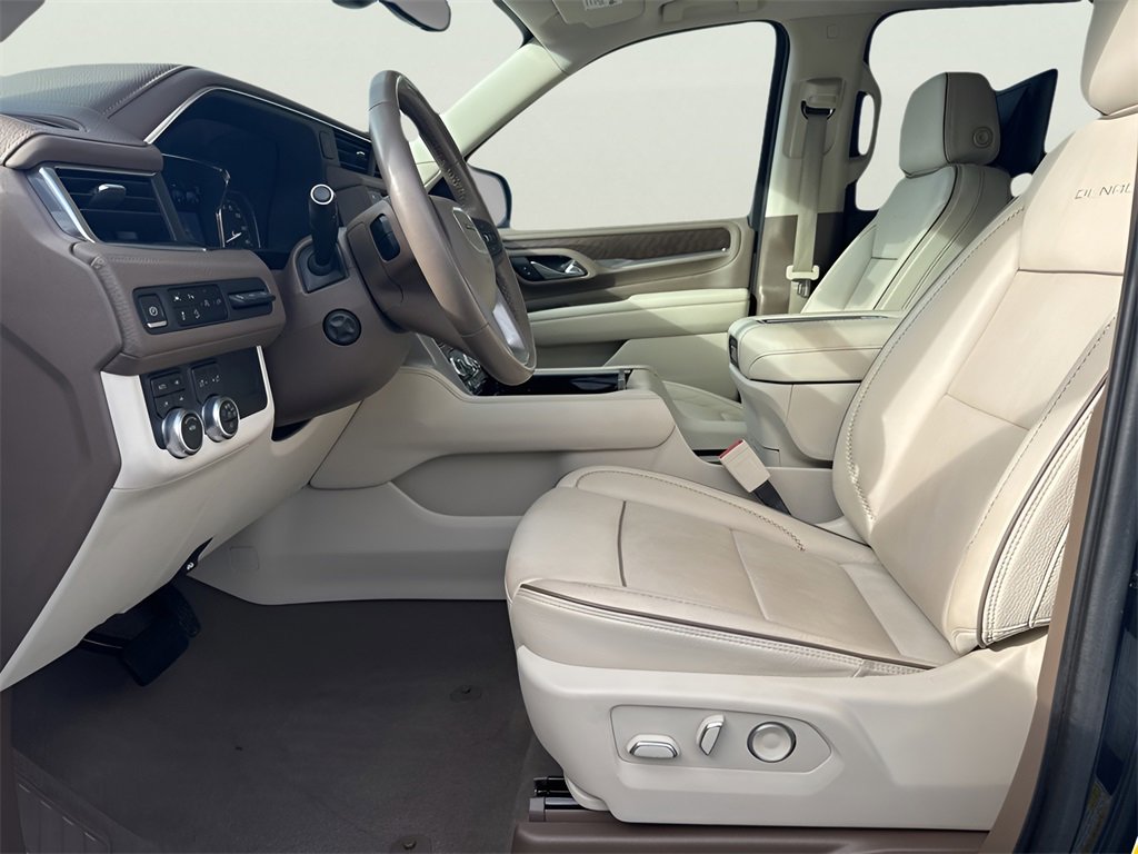 Used 2021 GMC Yukon XL Denali w/ Denali Premium Package image 17