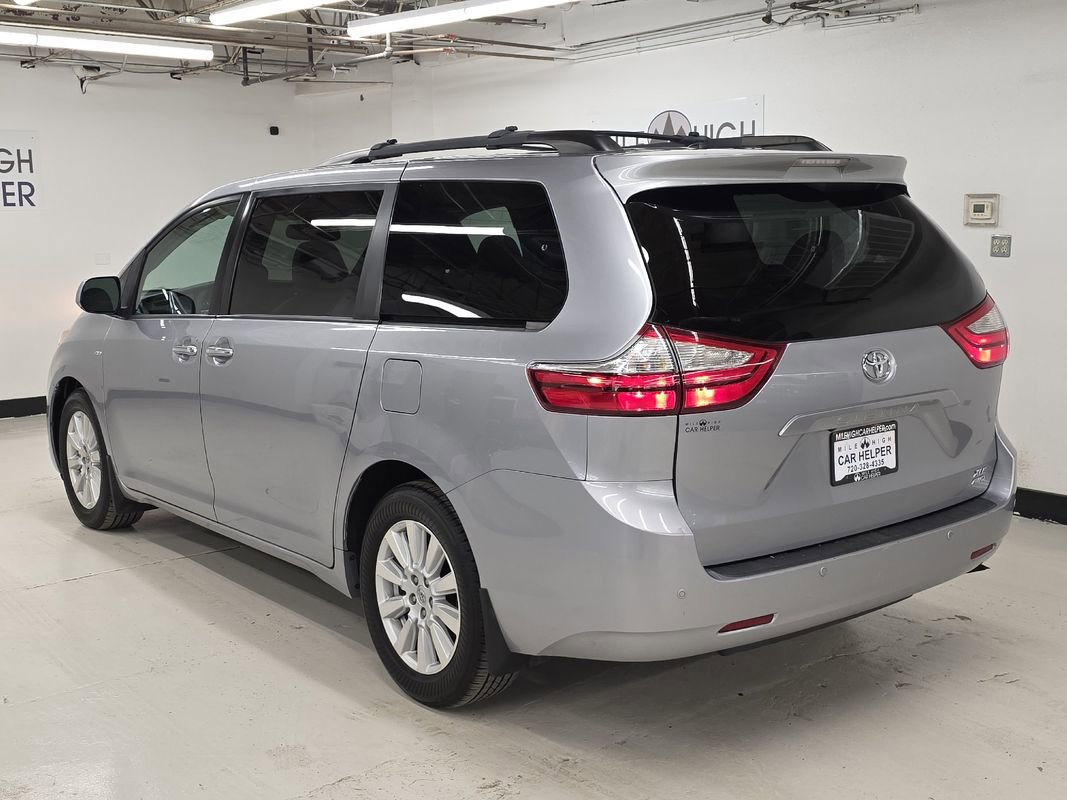 Used 2017 Toyota Sienna XLE Premium image 25