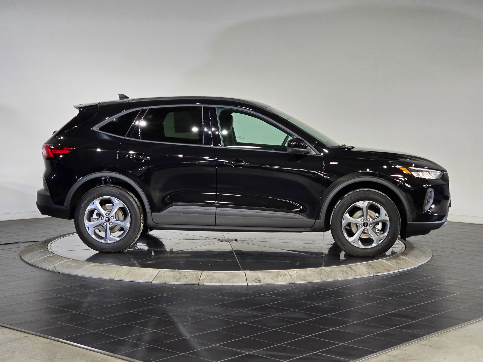 New 2025 Ford Escape ST-Line w/ Tech Pack #1 image 13