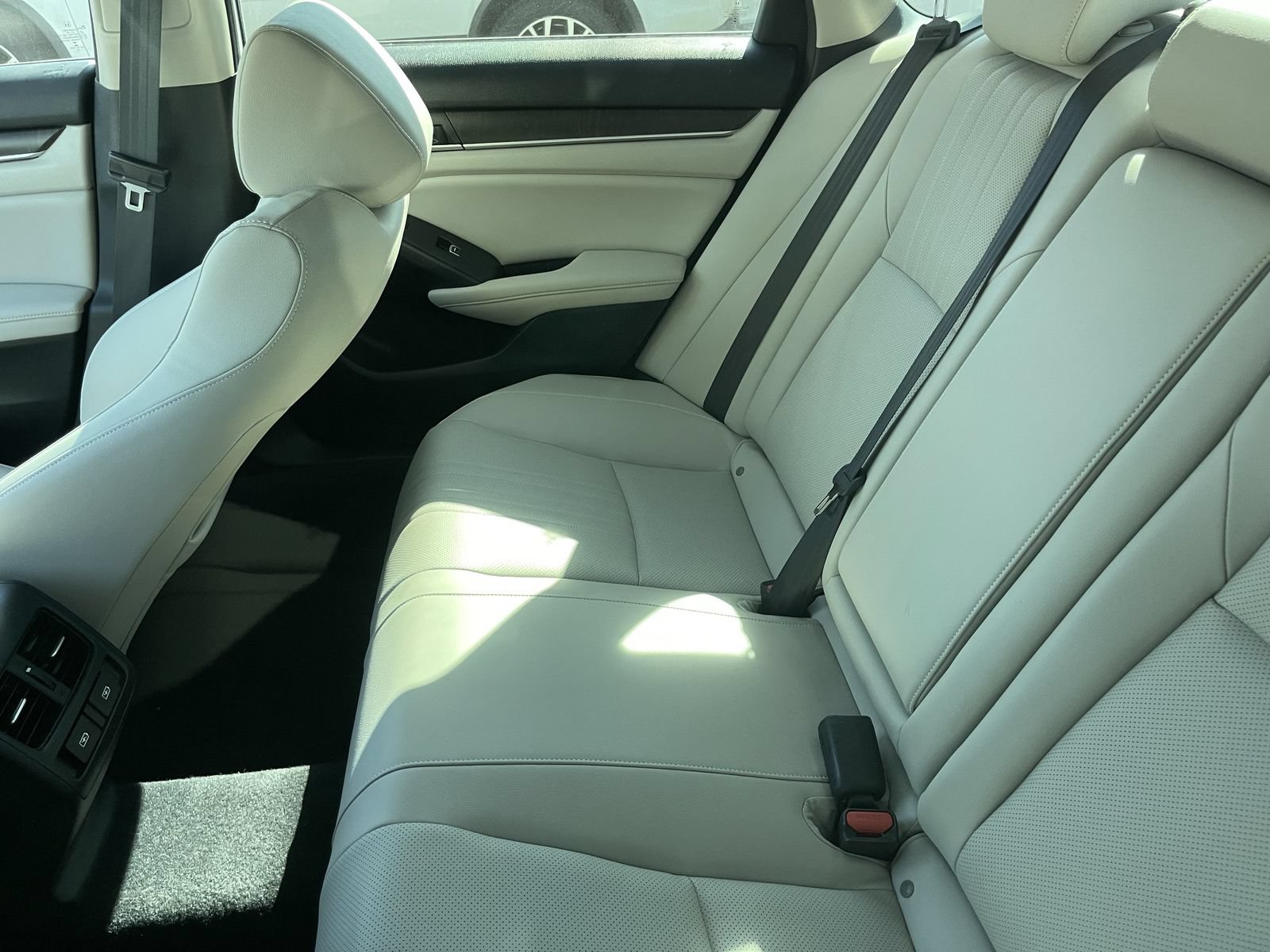 Used 2022 Honda Accord Touring image 11