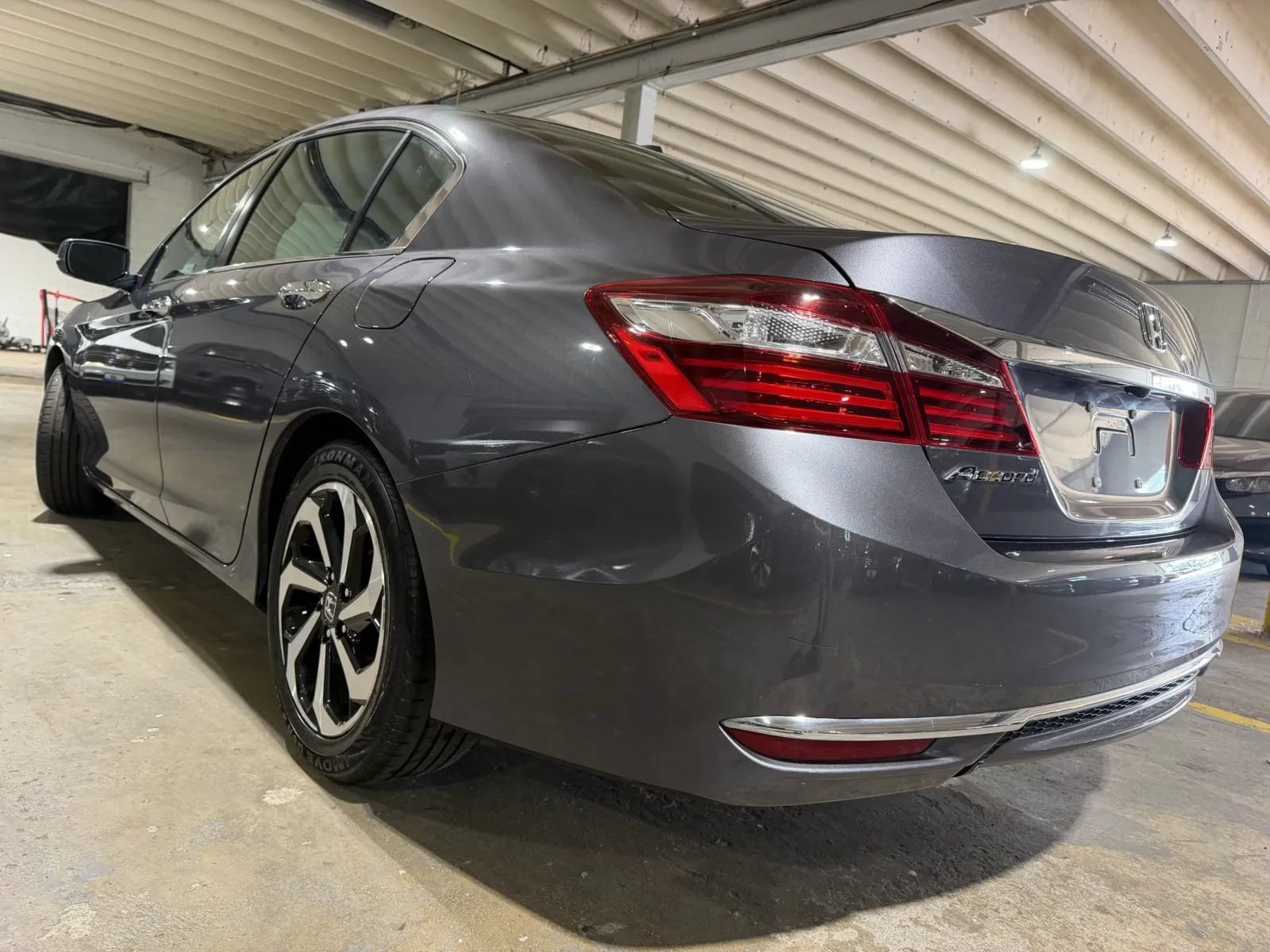 Used 2017 Honda Accord EX-L image 3
