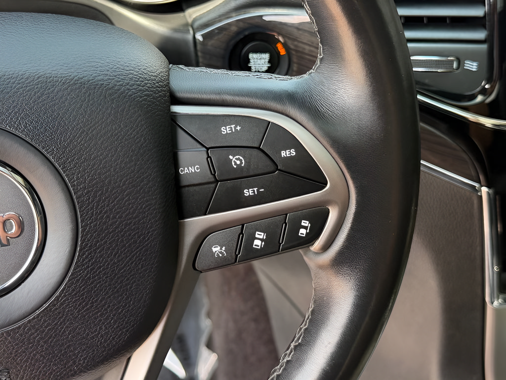 Used 2019 Jeep Grand Cherokee Overland AWD/4WD image 38
