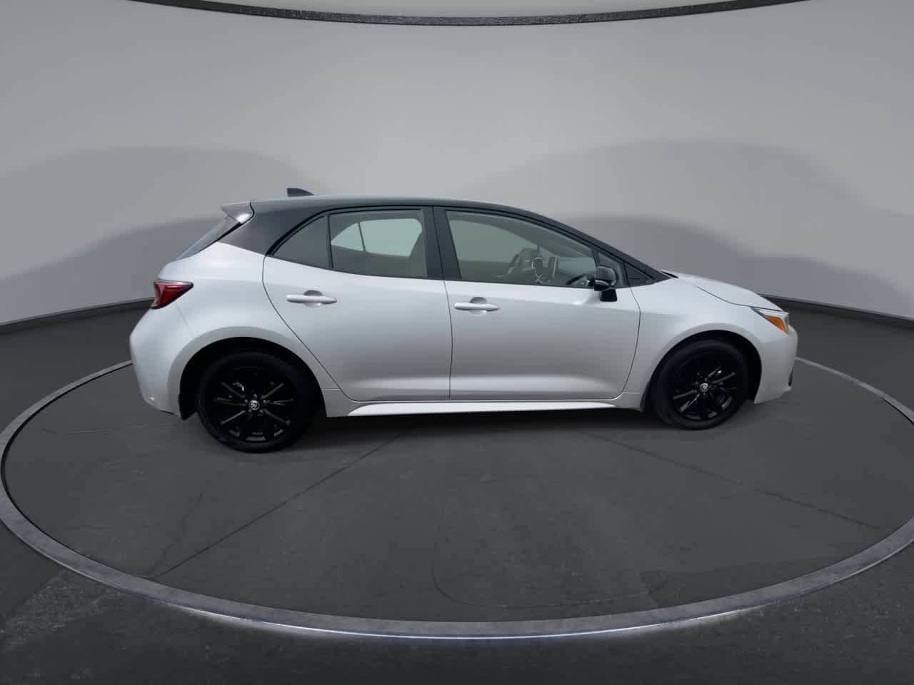 Certified 2025 Toyota Corolla SE w/ SE Package FWD image 9