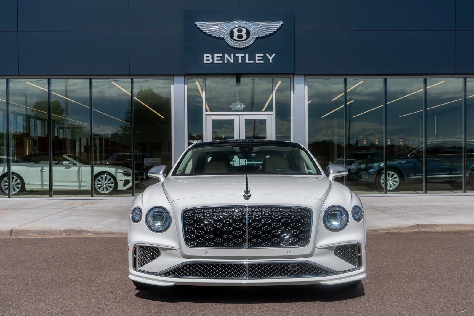 Certified 2025 Bentley Flying Spur Plug-In Hybrid image 4