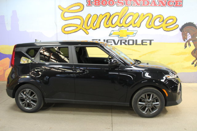 Used 2022 Kia Soul EX FWD image 1