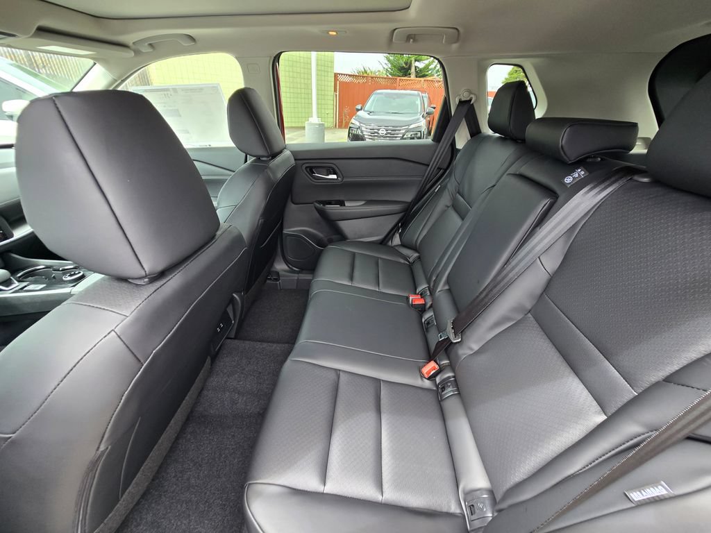 Used 2026 Nissan Rogue Dark Armor AWD/4WD image 14