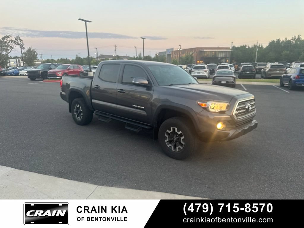 Used 2017 Toyota Tacoma TRD Off-Road w/ Premium & Technology Package AWD/4WD image 5