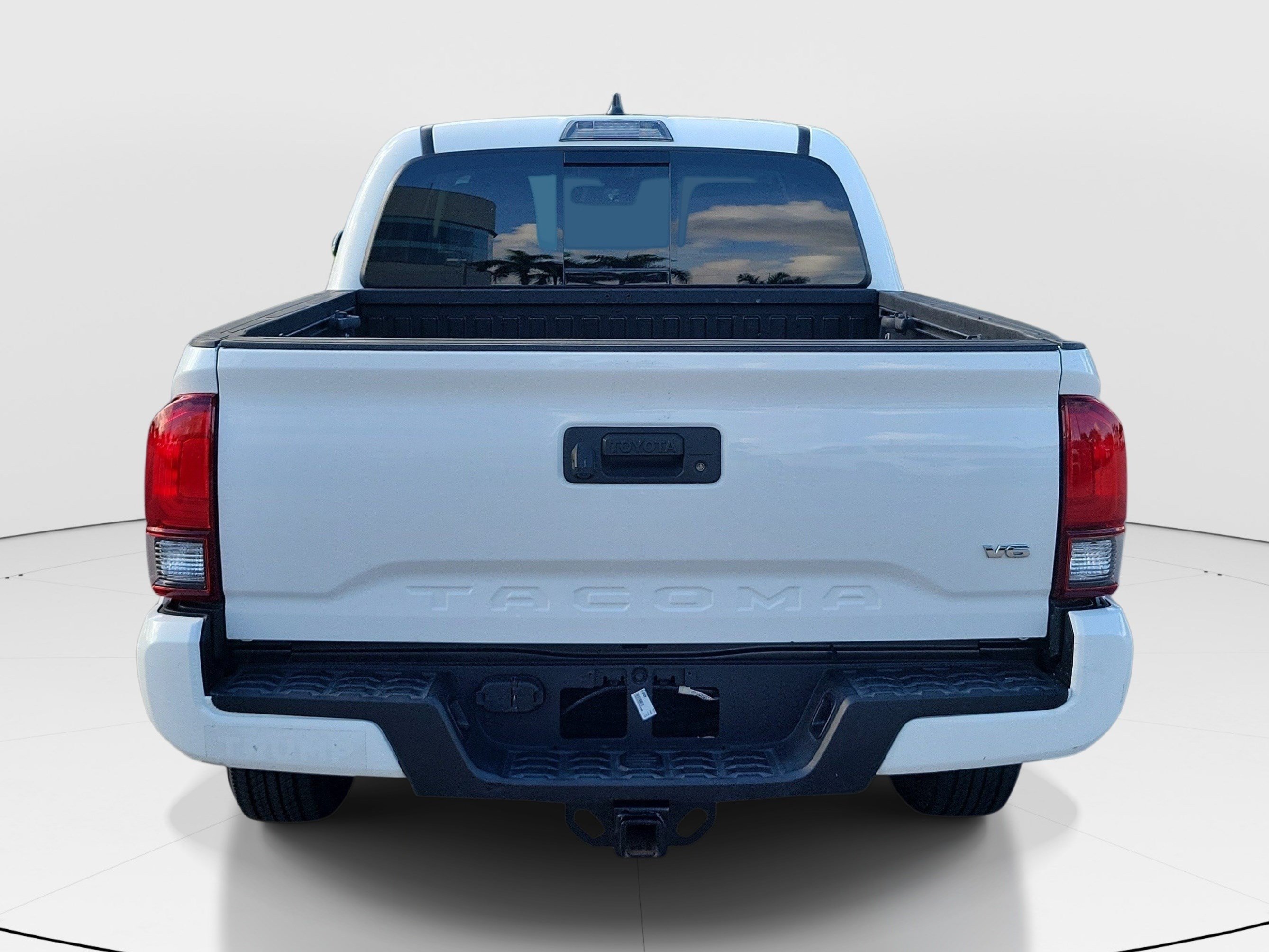 Used 2023 Toyota Tacoma SR5 w/ Technology Package RWD image 6
